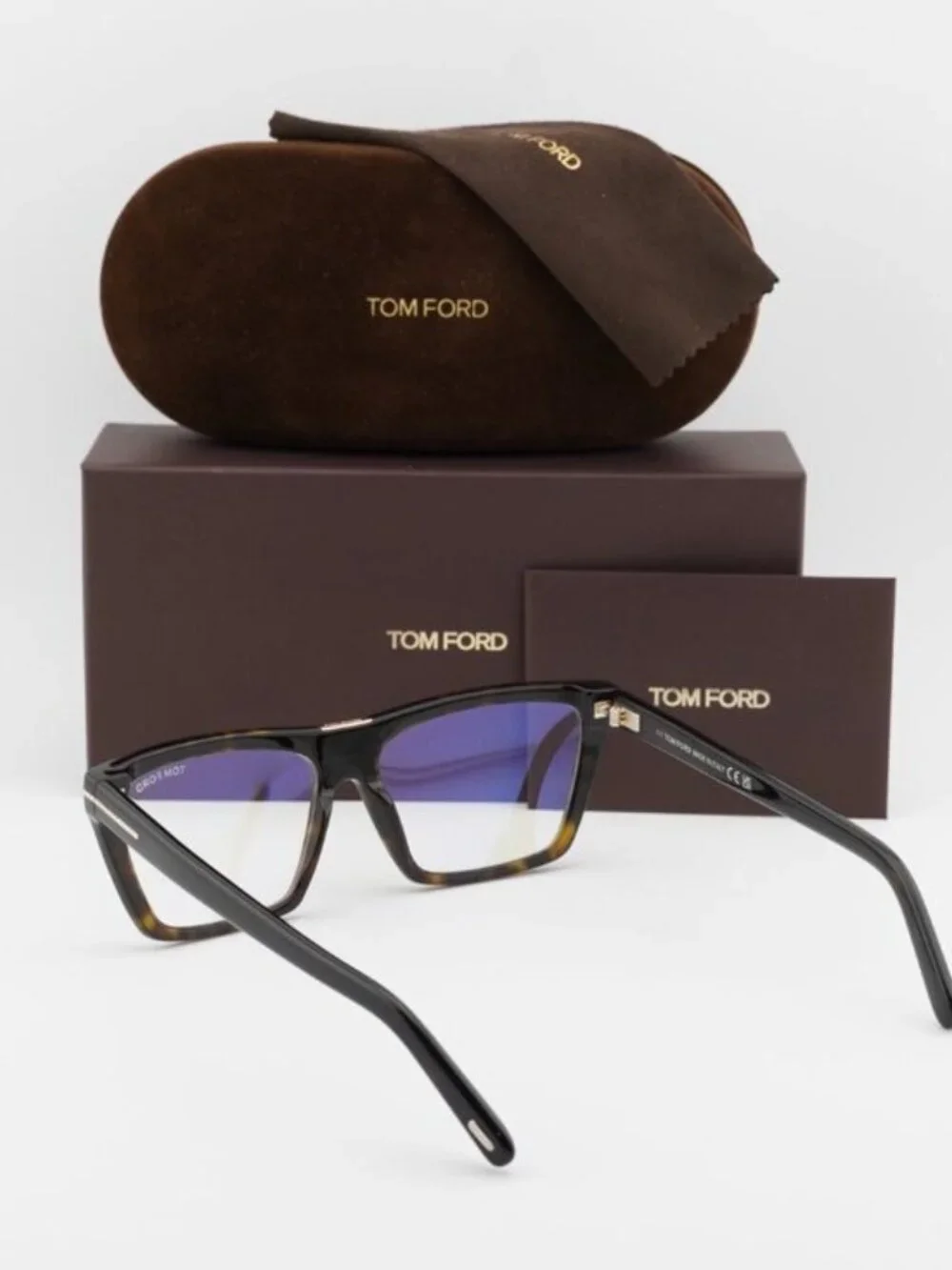 Tom Ford model ft5912
